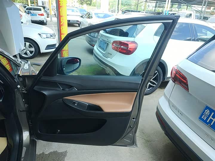 Buick GL6 2021 2021款 323T 轻混动互联豪华型