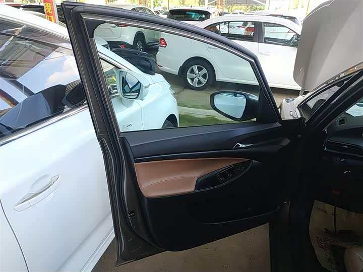 Buick GL6 2021 2021款 323T 轻混动互联豪华型