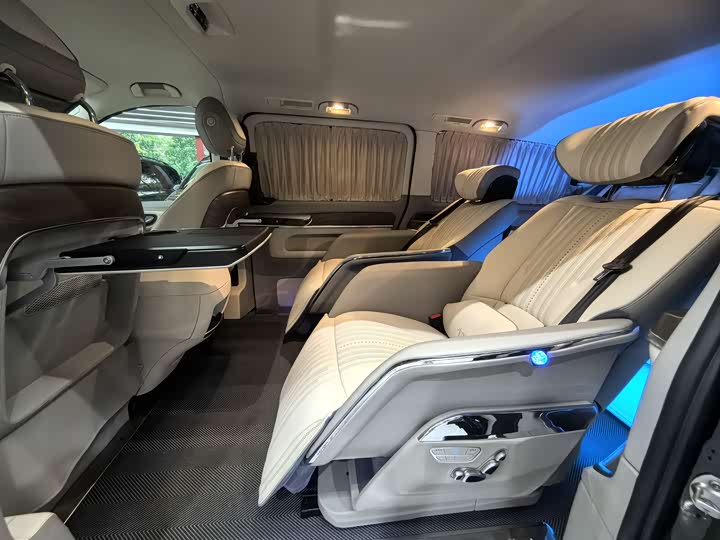 Mercedes-Benz Vito 2024 2024款 2.0T 商务版 7座