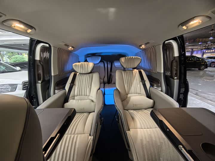 Mercedes-Benz Vito 2024 2024款 2.0T 商务版 7座