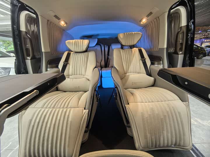 Mercedes-Benz Vito 2024 2024款 2.0T 商务版 7座