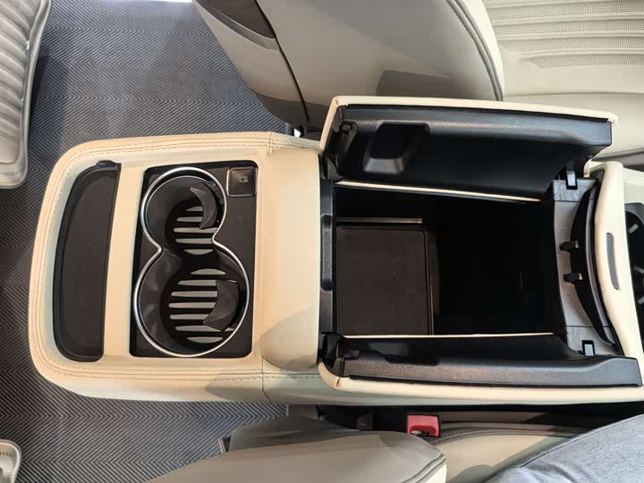 Mercedes-Benz Vito 2024 2024款 2.0T 商务版 7座