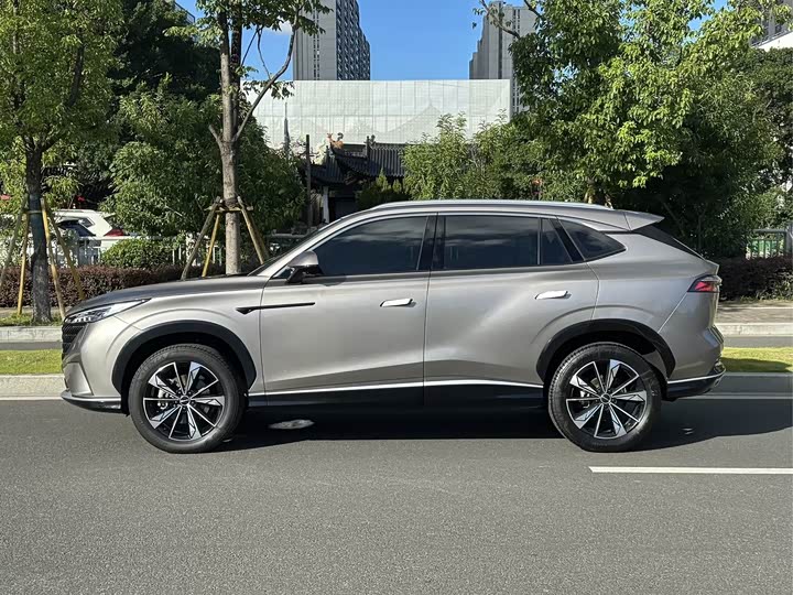 Roewe RX5 2023 2023款 1.5T 尊荣滑屏版