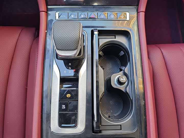 Hongqi H5 2025 2025款 2.0T 自动玄影版