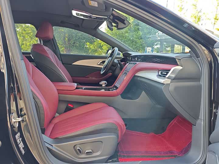 Hongqi H5 2025 2025款 2.0T 自动玄影版