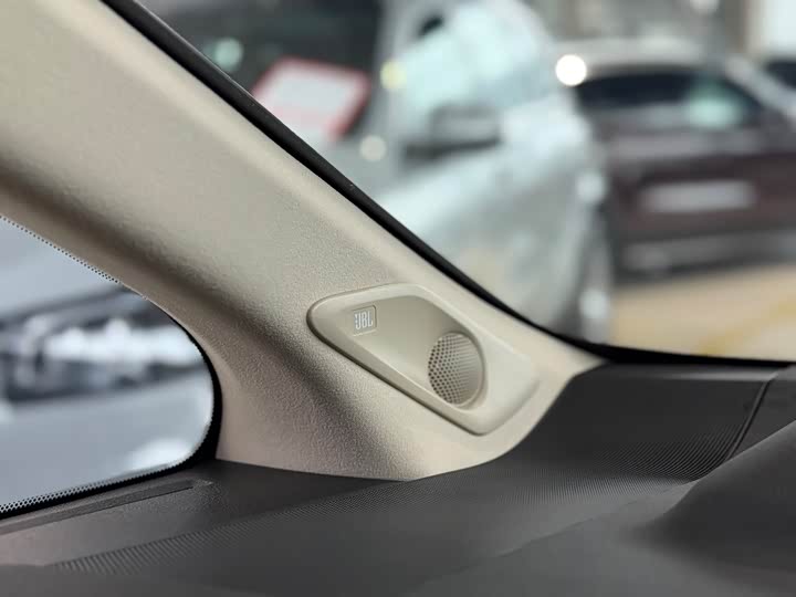 Toyota Vellfire 2024 2024款 皇冠 双擎 2.5L 至尊行政版