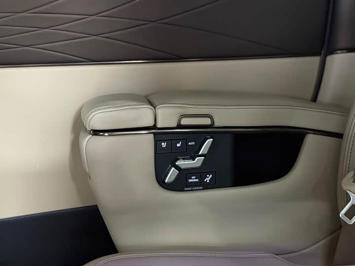 Toyota Vellfire 2024 2024款 皇冠 双擎 2.5L 至尊行政版