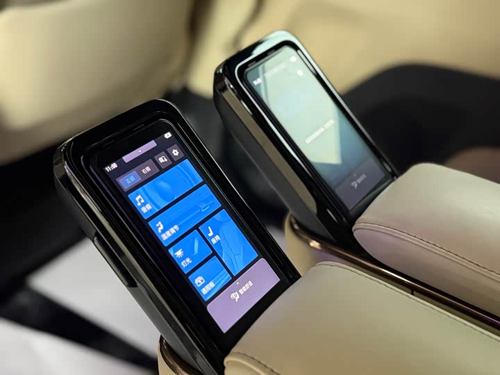 Toyota Vellfire 2024 2024款 皇冠 双擎 2.5L 至尊行政版