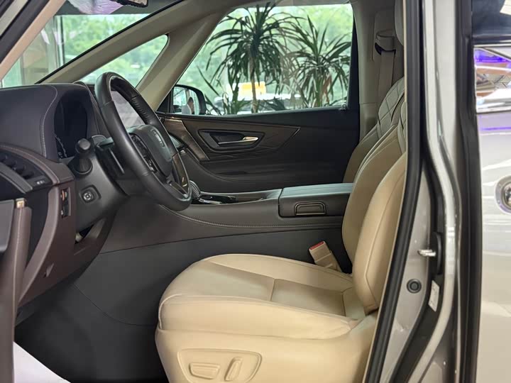 Toyota Vellfire 2024 2024款 皇冠 双擎 2.5L 至尊行政版