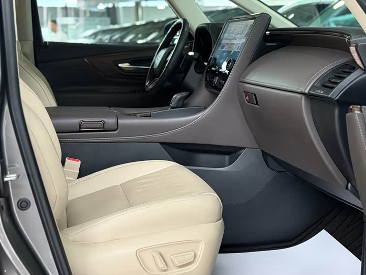 Toyota Vellfire 2024 2024款 皇冠 双擎 2.5L 至尊行政版