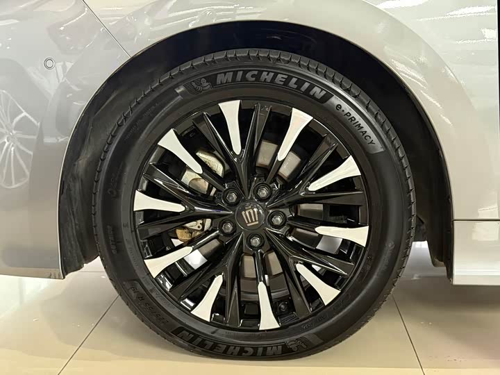 Toyota Vellfire 2024 2024款 皇冠 双擎 2.5L 至尊行政版