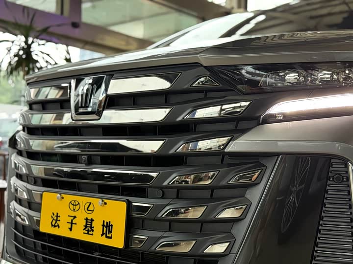 Toyota Vellfire 2024 2024款 皇冠 双擎 2.5L 至尊行政版