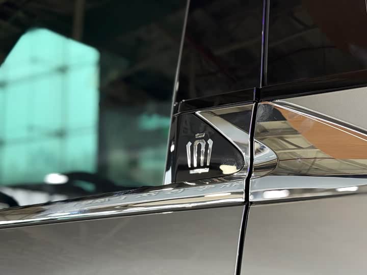 Toyota Vellfire 2024 2024款 皇冠 双擎 2.5L 至尊行政版