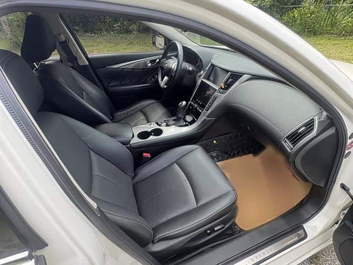 Infiniti Q50L 2018 2018款 2.0T 逸享版 国VI