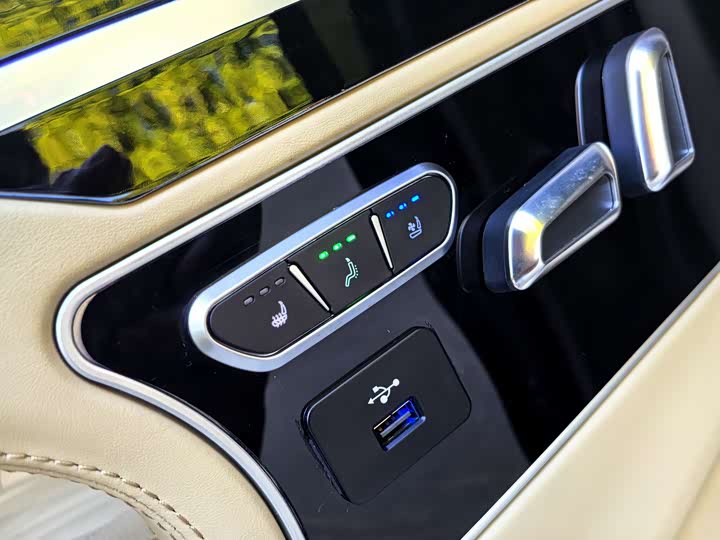 Ford Tourneo 2023 2023款 2.0T 自动致享版