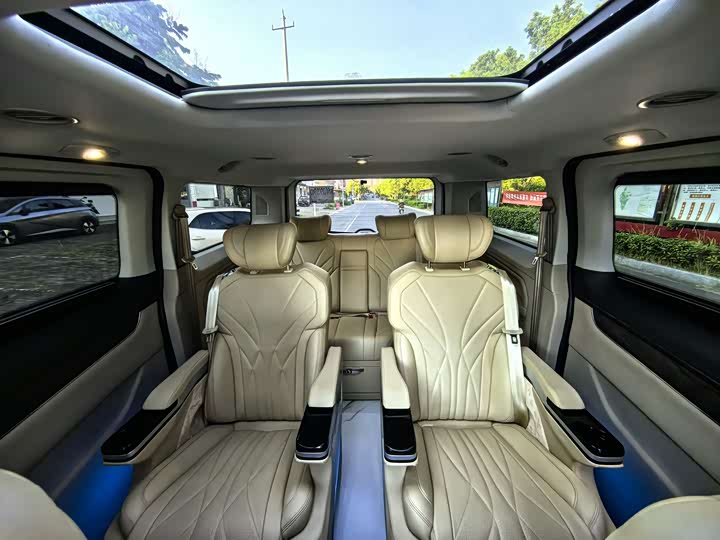 Ford Tourneo 2023 2023款 2.0T 自动致享版