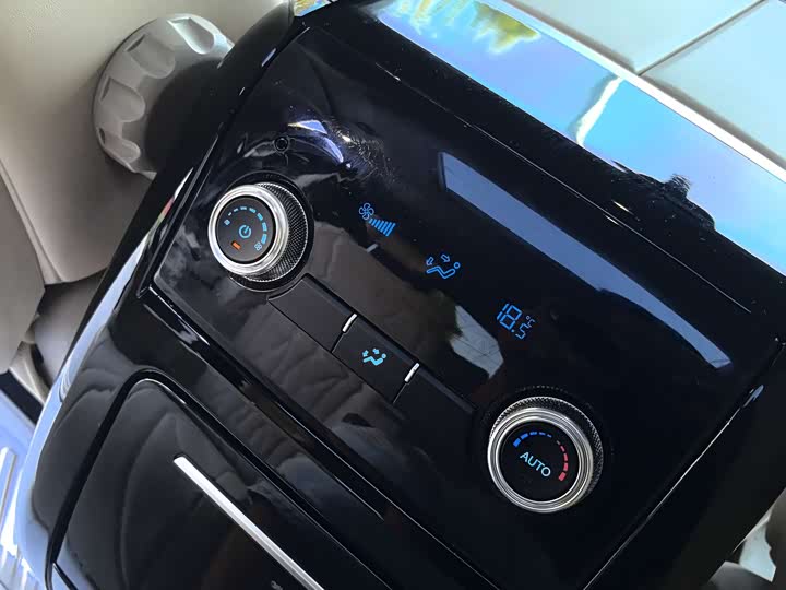 Ford Tourneo 2023 2023款 2.0T 自动致享版