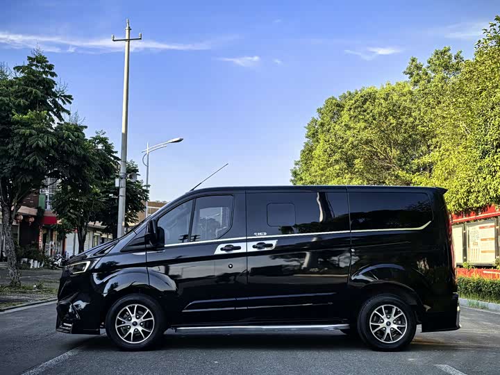 2023 Ford Tourneo