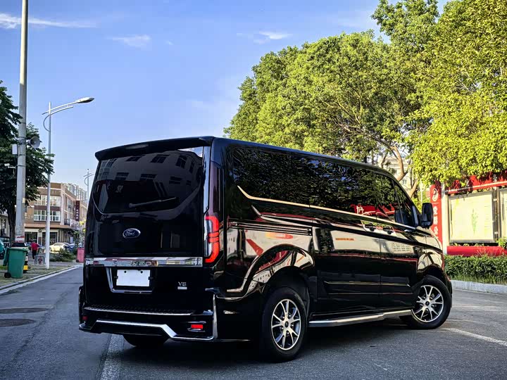 2023 Ford Tourneo