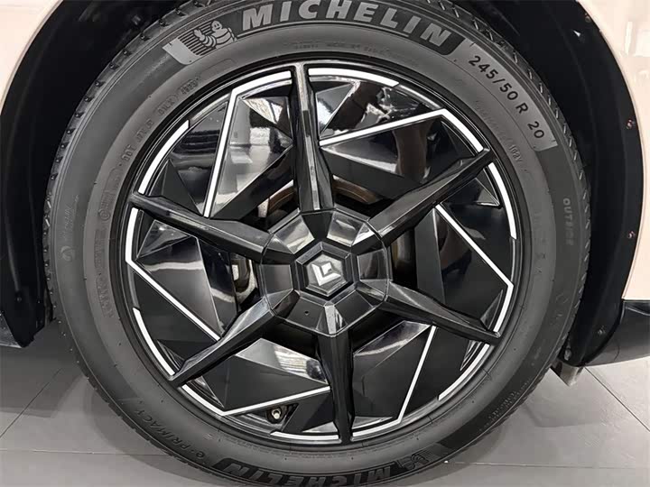 GAC Hyptec HT 2023 2023款 670 后驱特高压NDA版