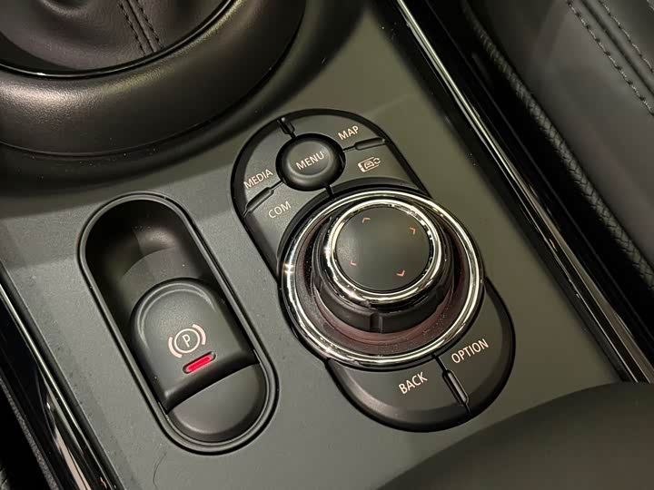 Mini Clubman 2023 2023款 改款 1.5T COOPER 鉴赏家