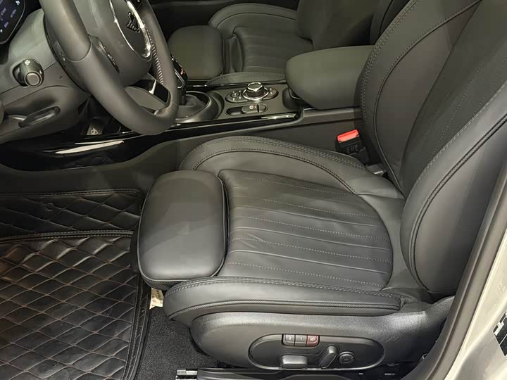 Mini Clubman 2023 2023款 改款 1.5T COOPER 鉴赏家