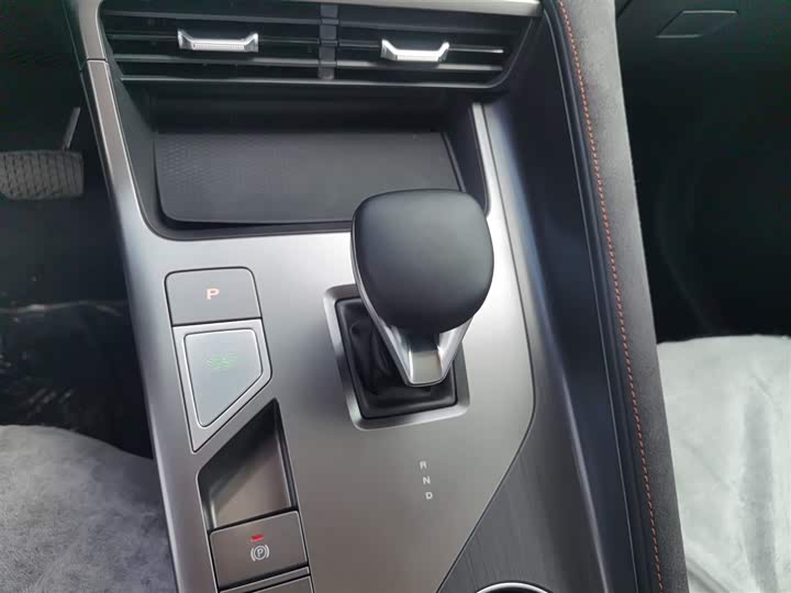 Roewe D5X DMH 2024 2024款 135旗舰版