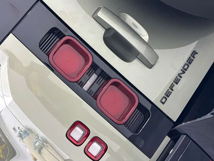 Land Rover Defender 2024 2024款 110 3.0T P400 X-DYNAMIC HSE