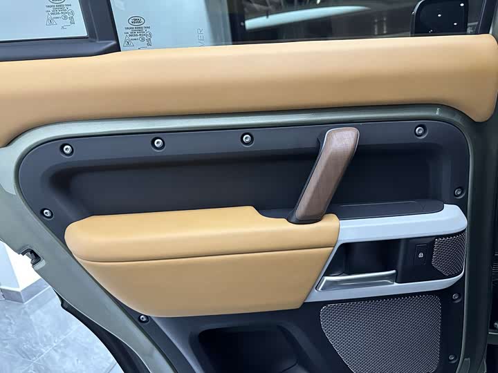 Land Rover Defender 2024 2024款 110 3.0T P400 X-DYNAMIC HSE