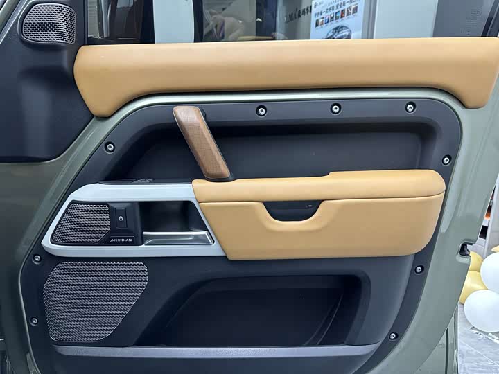 Land Rover Defender 2024 2024款 110 3.0T P400 X-DYNAMIC HSE