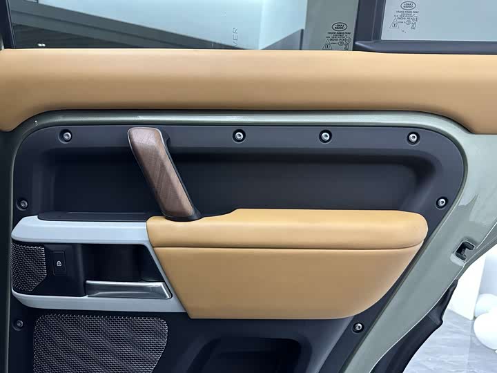 Land Rover Defender 2024 2024款 110 3.0T P400 X-DYNAMIC HSE