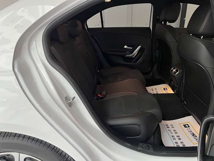 Mercedes-Benz A-Class 2025 2025款 A 200 L 时尚型