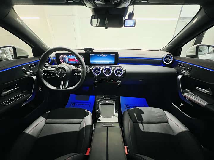 Mercedes-Benz A-Class 2025 2025款 A 200 L 时尚型