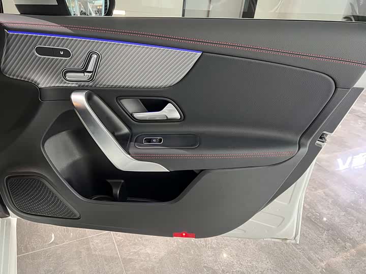 Mercedes-Benz A-Class 2025 2025款 A 200 L 时尚型