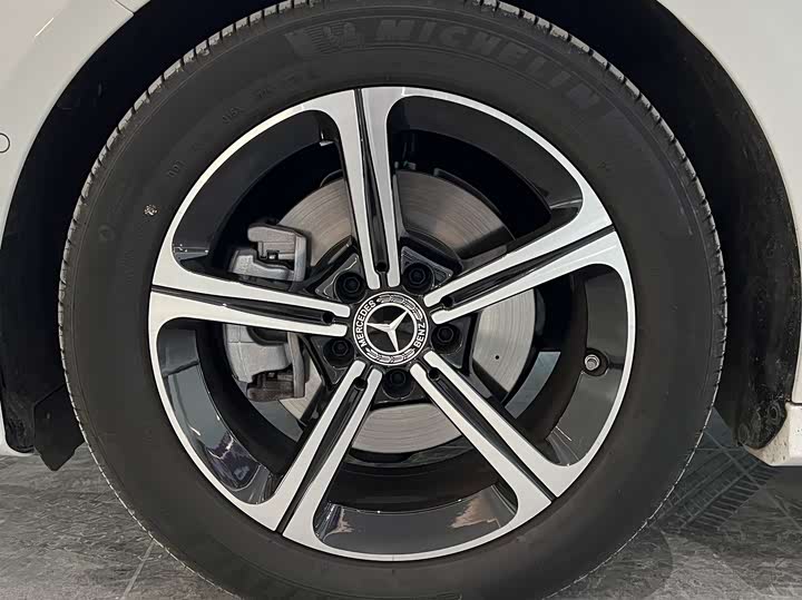 Mercedes-Benz A-Class 2025 2025款 A 200 L 时尚型