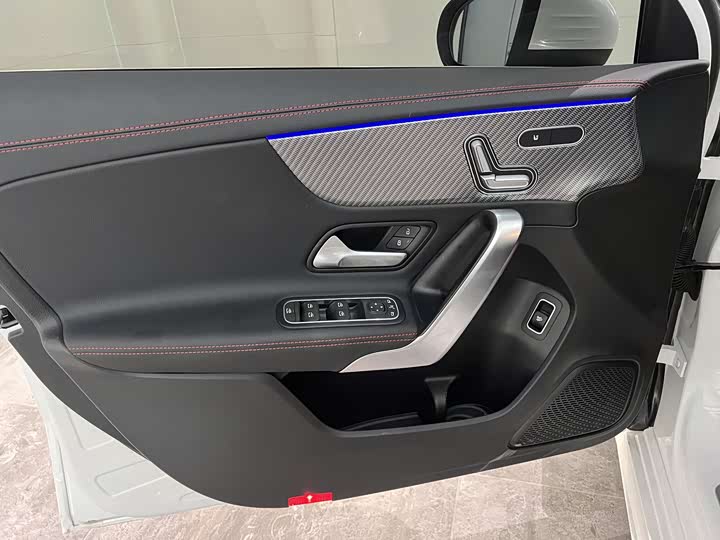 Mercedes-Benz A-Class 2025 2025款 A 200 L 时尚型