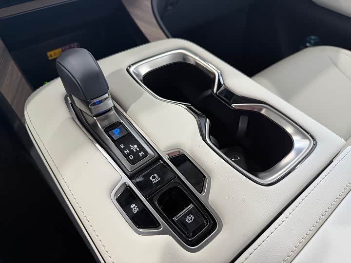 Lexus LM 2023 2023款 500h 六座尊崇版