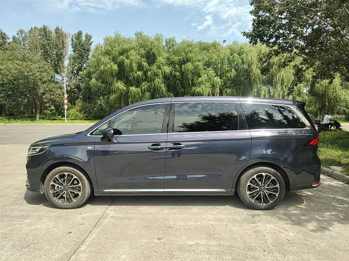 Roewe iMax 8 2023 2023款 400TGI 舒享版