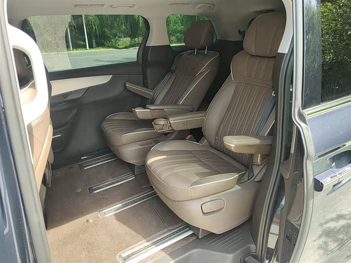 Roewe iMax 8 2023 2023款 400TGI 舒享版