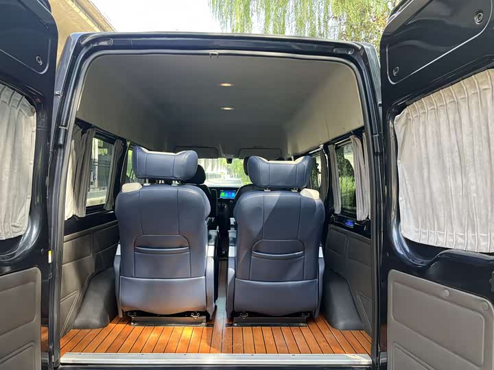 Ford Transit New 2021 2021款 2.2T手动物流车Pro短轴6座中顶国VI