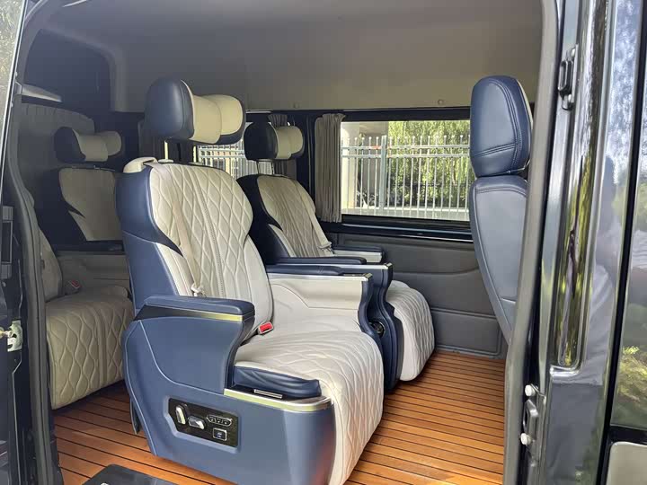 Ford Transit New 2021 2021款 2.2T手动物流车Pro短轴6座中顶国VI