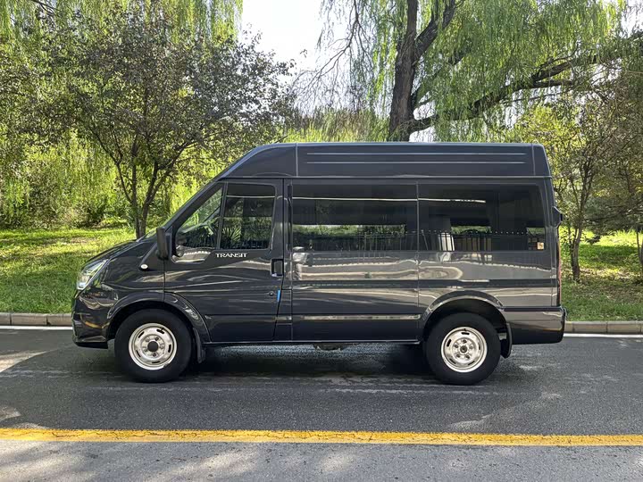 Ford Transit New 2021 2021款 2.2T手动物流车Pro短轴6座中顶国VI