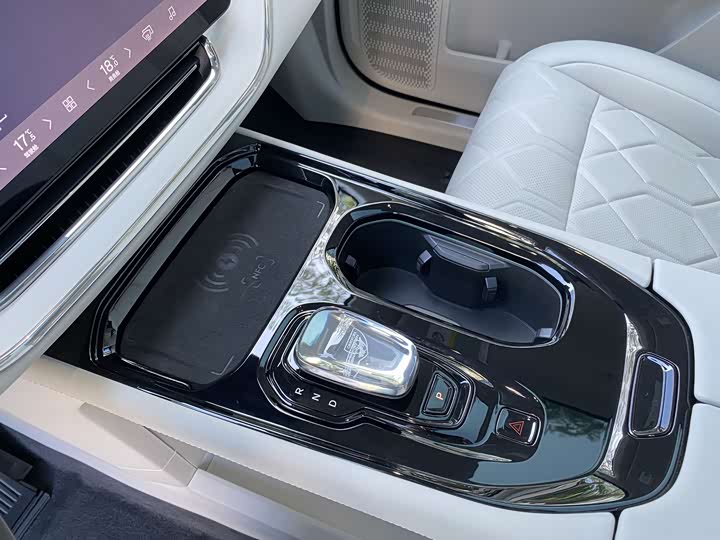 Volvo EM90 2025 2025款 Ultra 六座