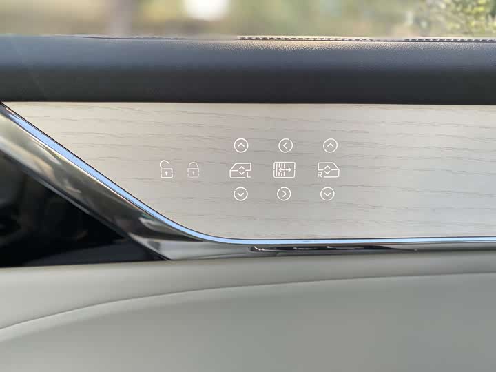 Volvo EM90 2025 2025款 Ultra 六座