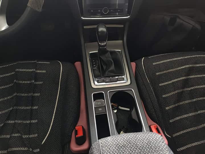 Roewe i6 2020 2020款 PLUS 1.6L CVT 4G互联荣耀旗舰版