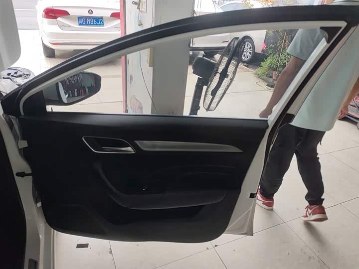 Roewe i6 2020 2020款 PLUS 1.6L CVT 4G互联荣耀旗舰版