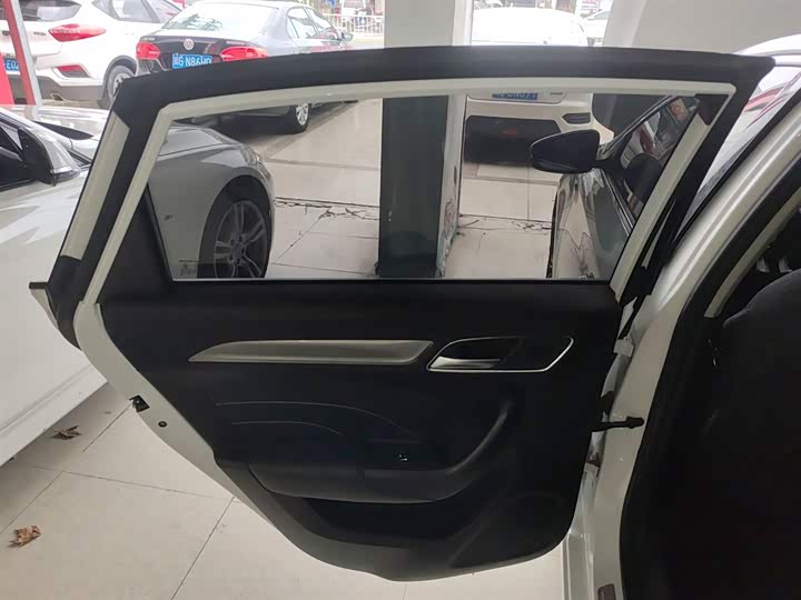 Roewe i6 2020 2020款 PLUS 1.6L CVT 4G互联荣耀旗舰版