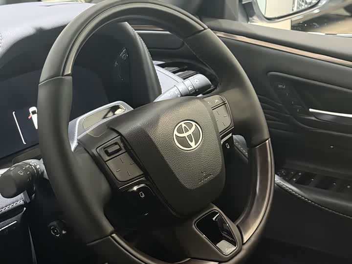 Toyota Alphard 2025 2025款 双擎 2.5L 尊贵黄金版