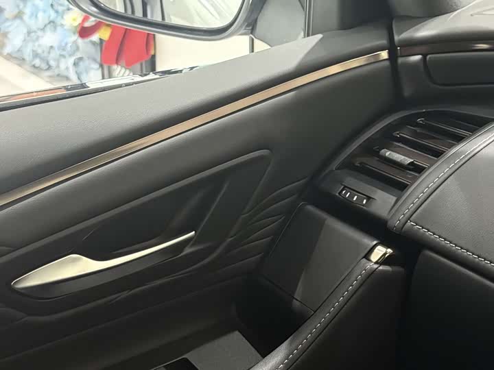 Toyota Alphard 2025 2025款 双擎 2.5L 尊贵黄金版