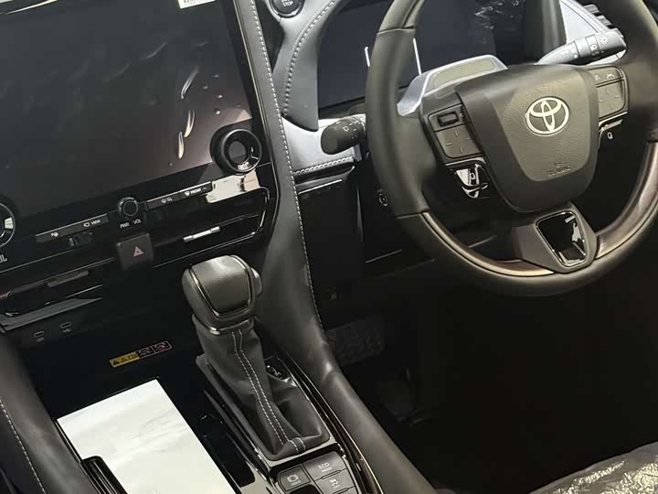 Toyota Alphard 2025 2025款 双擎 2.5L 尊贵黄金版
